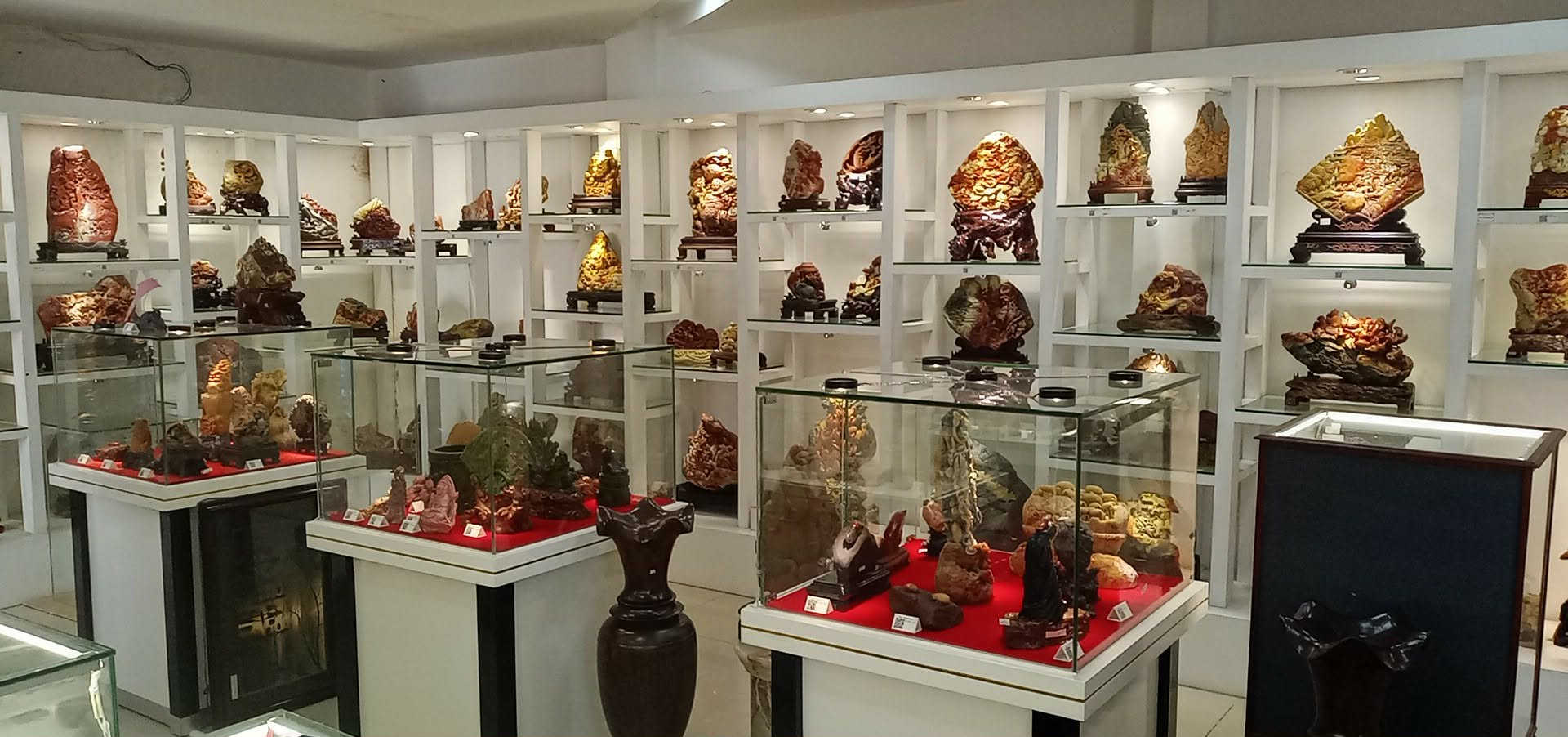 [1] Phòng trưng bày tư nhân